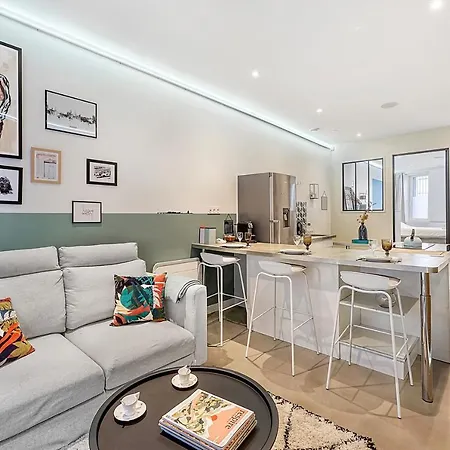 Le Phare - Au Coeur Du Quartier Des *